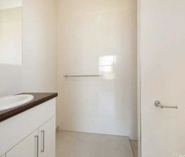 4 bedrooms with room to move! - Photo 5