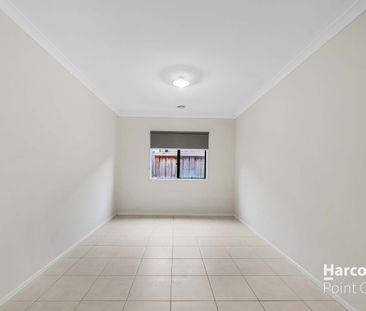 Modern Family Living in Prime Truganina - Photo 5