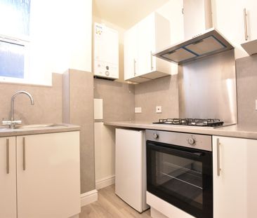 1 Bed Flat, Crescent Road, LU2 - Photo 3