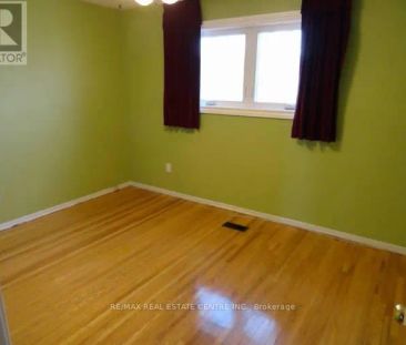 879 CONSORT CRESCENT - Photo 3