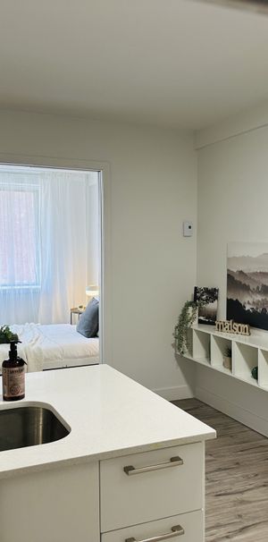Studio - Ontario - Photo 1