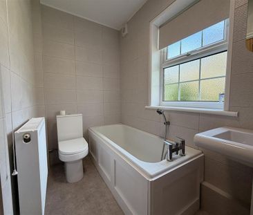 3 bedroom detached house to rent - Photo 3