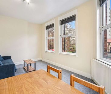 A spacious one double bedroom apartment with open plan kitchen/rece... - Photo 1