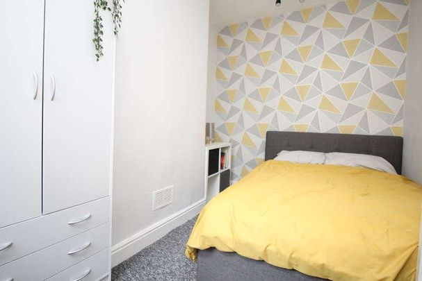 Station Road, Morley, LS27 - Photo 1