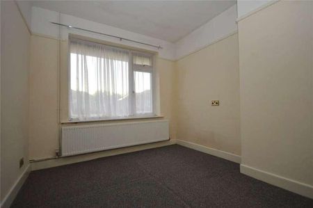 Beverstone Grove, Lawn, Swindon, Wiltshire, SN3 - Photo 4