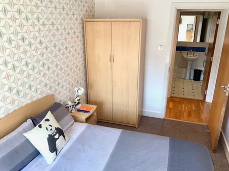 2 bed Apartment for Rent - Photo 4