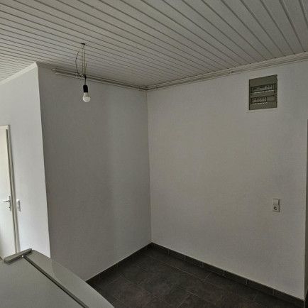 Frisch saniert 1-Zimmerwohnung mit Küche - Photo 1