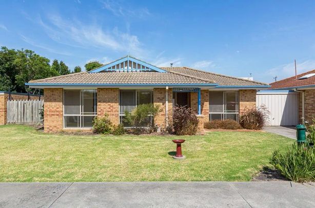 “SWEET UNIT IN THE MOST PEACEFUL COMPLEX IN THIS SEASIDE SUBURB” - Photo 1