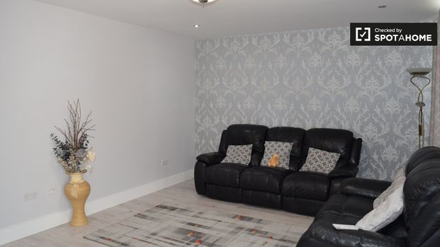 Room for rent in Dublin, perfect for females - Photo 1
