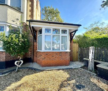 Studio Flat, Aldborough Road South, IG3 - Photo 6