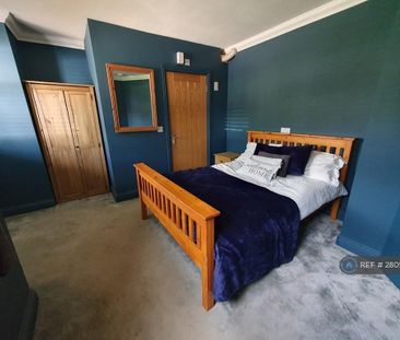 1 bedroom in a house share to rent - Photo 3