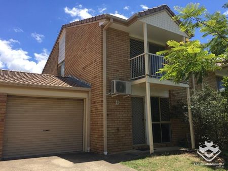 THREE BEDROOMS TOWNHOUSE WITH NEW AIR CONDITION - Photo 3