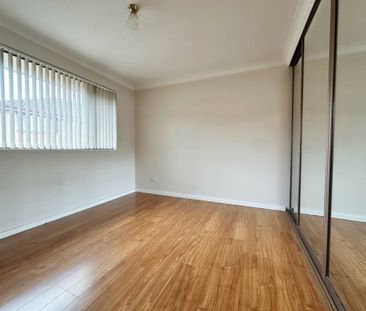 2 Bedroom Unit in Perfect Location! - Photo 3