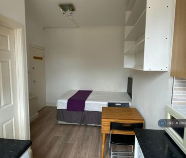 Studio to rent - Photo 2