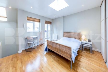 Top floor Studio in a Zone 1 Location Minutes to Old street Station - Photo 3