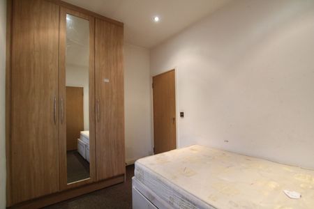 Green Lane, Ilford, Essex IG3 - Photo 3