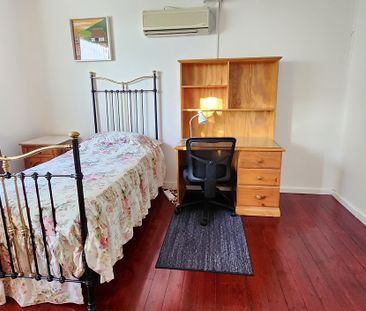 3-bedroom shared house, Windsor Grove - Photo 3