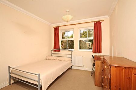 3 bedroom flat to rent - Photo 3