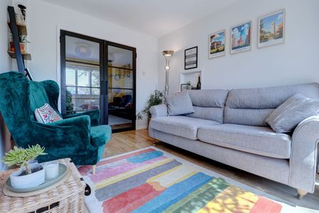 4 Bedroom Detached House To Rent - Photo 2