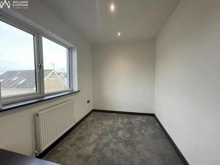 4 bedroom semi-detached house to rent - Photo 3