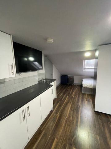 Studio to rent - Photo 2