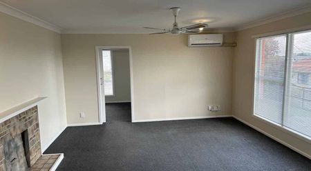 Spacious Family Home - Photo 3