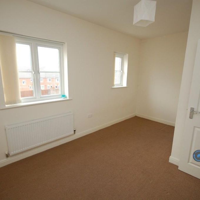 4 bedroom end of terrace house to rent - Photo 1