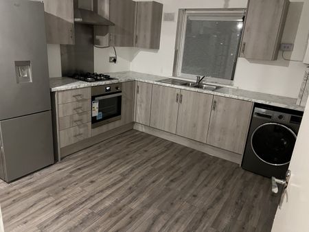 2 Bed Flat, Lenchs Green, B5 - Photo 5