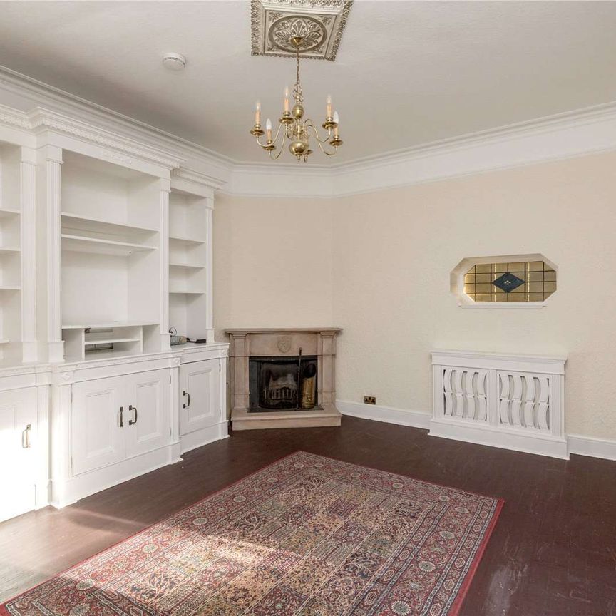 A beautiful three bedroom detached family home, available on an unfurnished basis, located in popular Craiglockhart area of Edinburgh - Photo 1