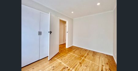 Charming 2-Bedroom Unit - Photo 2