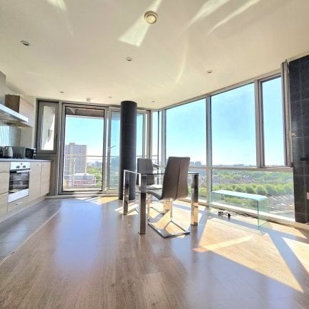 Admiralty Tower, Queen Street - Photo 1