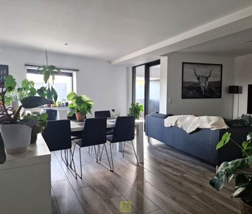 Ruime aangename duplex met autostaanplaats! - Photo 1