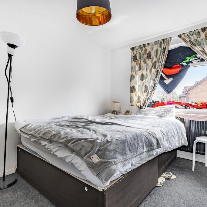 4 bedroom semi-detached house to rent - Photo 1