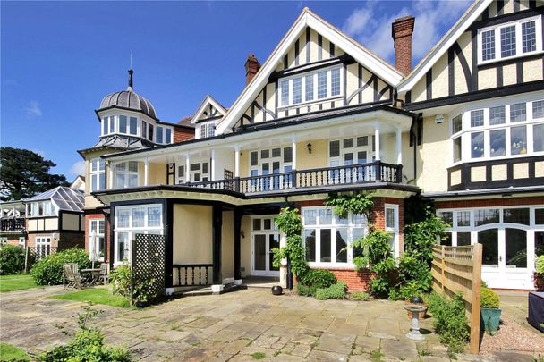 A stunning portion of an impressive country mansion, enjoying far reaching rural views and situated on the edge of the popular village of Wadhurst - Photo 1