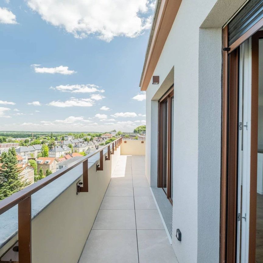 Rental Apartment Saint-Cyr-l'École - Photo 1