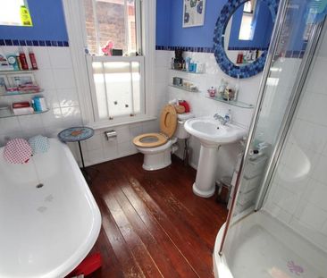 York Road, Byfleet, Surrey, KT14 - Photo 5