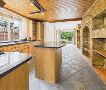4 bedroom semi-detached house to rent - Photo 4