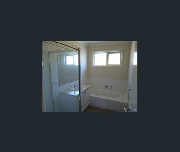 Three Bedroom Townhouse Close to All Amenities - Photo 5