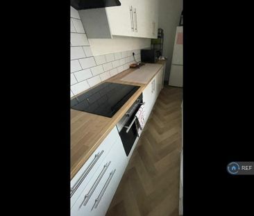 2 bedroom maisonette to rent - Photo 2