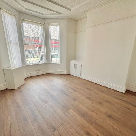 Snaefell Avenue, L13 - Photo 1