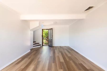 Spacious freestanding 3 bedroom house - Photo 5