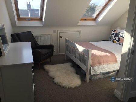 4 bedroom terraced house to rent - Photo 5