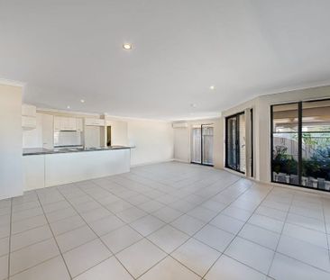 Modern 4 Bedroom Family Home with Air Conditioning and Outdoor Ente... - Photo 2