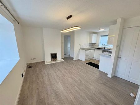 2 bedroom coach house to rent - Photo 2