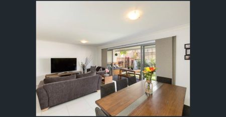 Spacious and cozy 4 Bedroom Townhouse in Parkinson - Photo 2