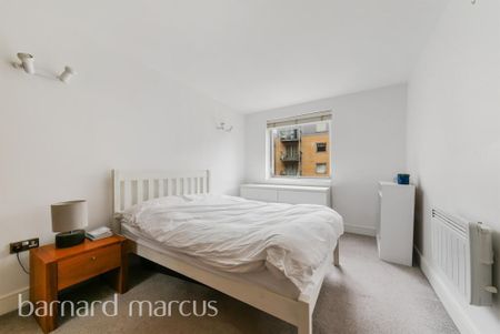 Peckham Grove, London - Photo 3