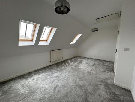 4 bedroom semi-detached house to rent - Photo 4