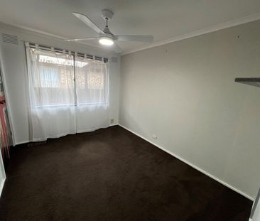 Vintage 3Br Home in Wyndham Vale! - Photo 2