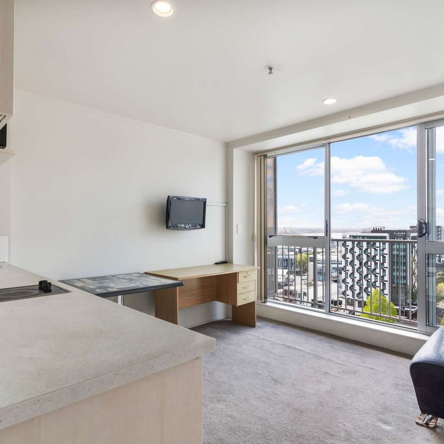 2 bedroom apartment with views - Photo 1