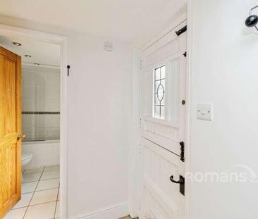 School Road, Twyford, Winchester, Hampshire, SO21 - Photo 1